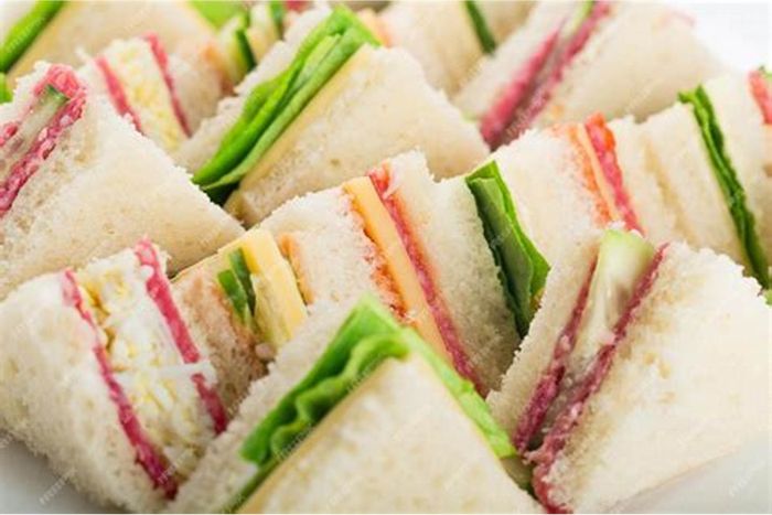 SNACKS & REFRESHERS category
